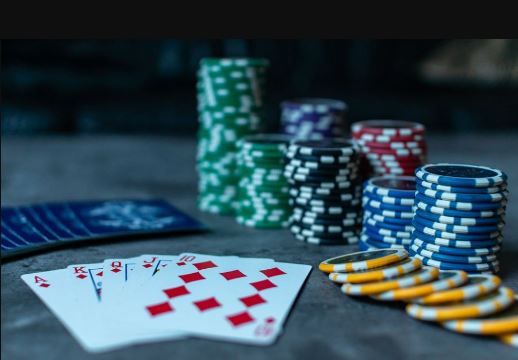 Baccarat vs Poker